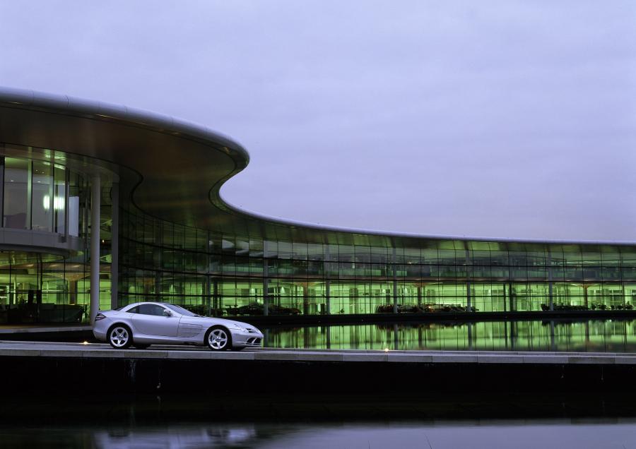  Mercedes-Benz SLR McLaren 2003 года  (фото 17 из 319)